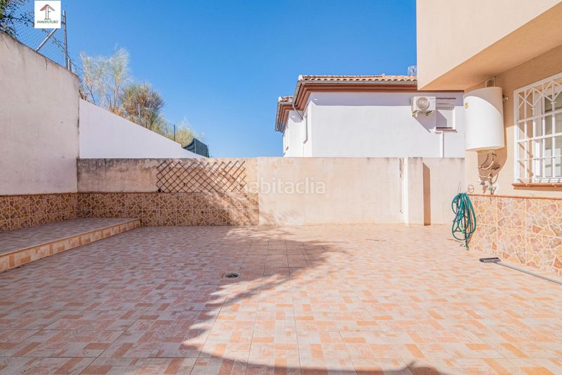 Foto 595545dd-e9bc-4ecc-a7e4-990421a06708. Casa aparellada a avenida luis javier 2 a Jun