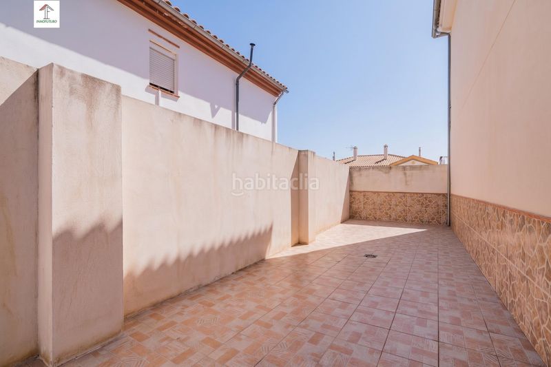 Foto a12e1235-d499-4f38-b6a2-b95561dea105. Casa aparellada a avenida luis javier 2 a Jun