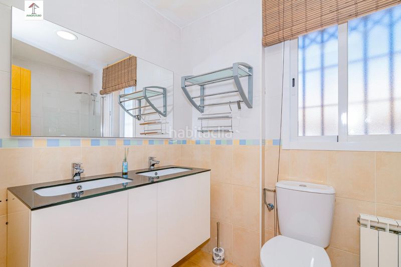 Foto abbb52e6-c7d4-410e-8888-2d558772a653. Casa aparellada a avenida luis javier 2 a Jun