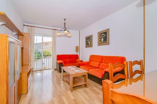 Piso en Calle arrayanes 2. Tres dormitorios, garaje y listo para entrar a vivir!