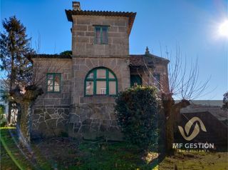 Chalet  Rúa boan. Chalet con alma en teis: 1.150 m² de parcela a un paso del centr