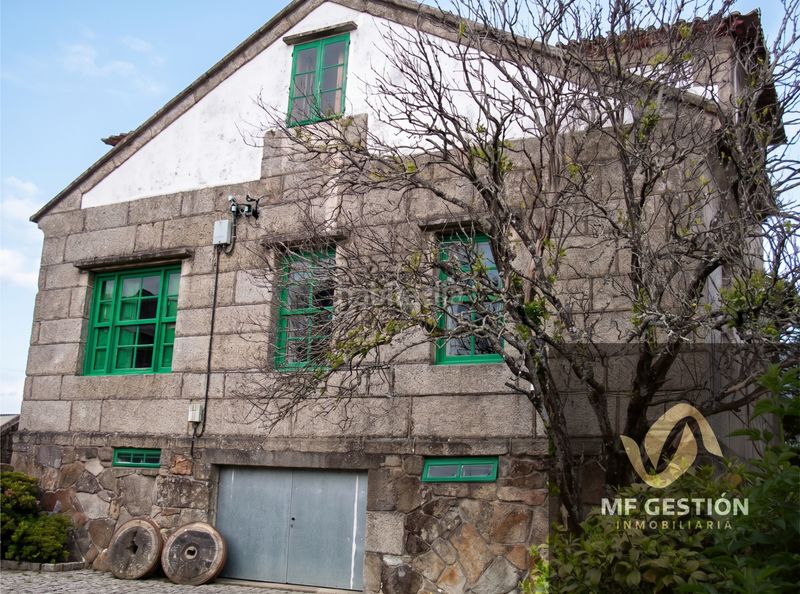 Foto 202072c4-f93c-4a22-a53b-32c2e622ce5e. Xalet amb xemeneia aparcament a Teis Vigo