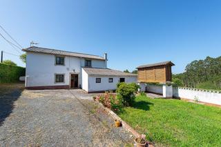 House  De carantoa. Casa centenaria en venta con parcela superior a 3000m2