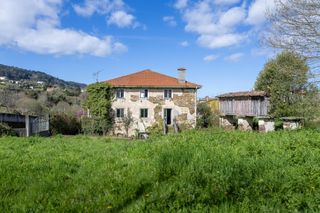 Masia a Pontedeume. Proyecto de rehabilitación de un pazo  uso particular o hotelero