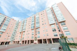 Appartement  Avenida de salvador de madariaga. Piso de 3 dormitorios en salvador de madariaga