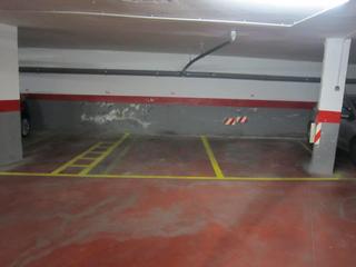 Motorcycle parking in Avenida Lluis Companys 9