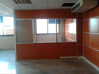 Alquiler Oficina en Carrer beat oriol, 1. Oficina con parking, calefaccin y aire acondicionado