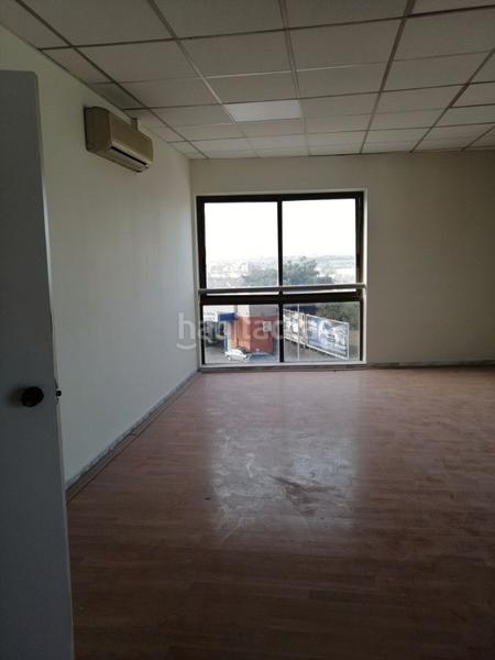 Foto 39798384-11db-44bf-be0e-2c165aeaec49. Rent office space in c-1413a 36 in Can Roses Rubí