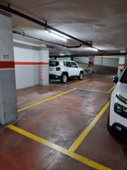 Aparcament cotxe a Carrer de l'emperadriu eugènia 36