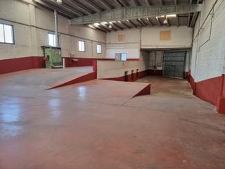 Rent Industrial building in Desconocido 23. Magnifica nave industrial con muelle interior