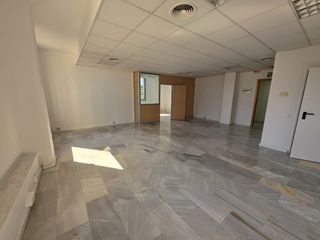 Alquiler Oficina en Carrer del vallespir 5. Espectacular oficina muy bien ubicada