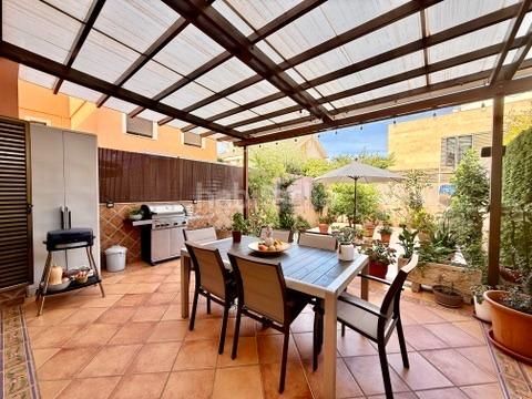 Foto 30a3cfa3-6430-401b-bbe5-3d9fc409132b. Casa aparellada amb aparcament a Amanecer Palma de Mallorca