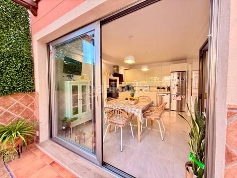 Foto c7c71f04-3076-4d64-980b-460a795e98c5. Casa aparellada amb aparcament a Amanecer Palma de Mallorca