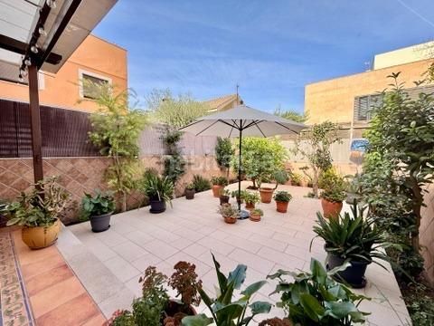 Foto c8736c3d-1478-4c2c-a66a-0b578e8c6721. Casa aparellada amb aparcament a Amanecer Palma de Mallorca