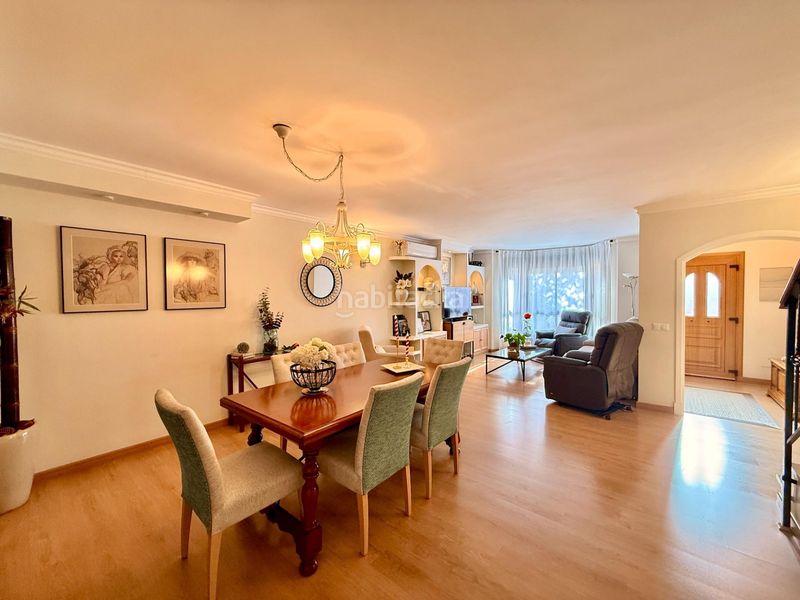 Foto d05f0d81-6346-4d30-a928-e5543ad85c51. Casa aparellada amb aparcament a Amanecer Palma de Mallorca
