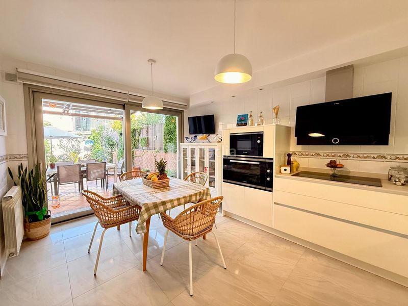 Foto f654f1b5-e5ea-4912-954c-2dcce00ad3e2. Casa aparellada amb aparcament a Amanecer Palma de Mallorca