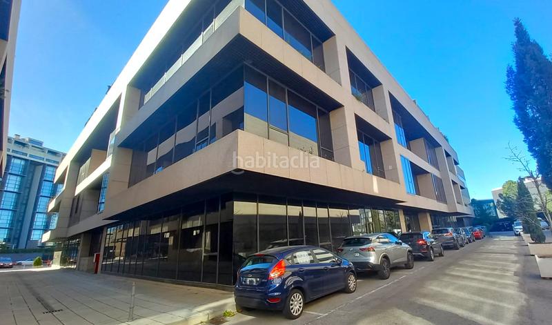 Foto 916ce6c1-64ee-4080-a0d9-b070baeb1dc9. Local comercial en avenida del cerro del águila 13 precioso local reformado de altas calidades: 2 plazas de garaje + trastero. en San Sebastián de los Reyes