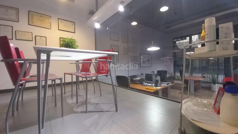Foto cbda2cd1-05a1-4531-8b35-b10921030660. Local comercial en avenida del cerro del águila 13 precioso local reformado de altas calidades: 2 plazas de garaje + trastero. en San Sebastián de los Reyes
