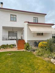 Chalet à Calle eusebio centenera 28. Gigante chalet independiente en alovera