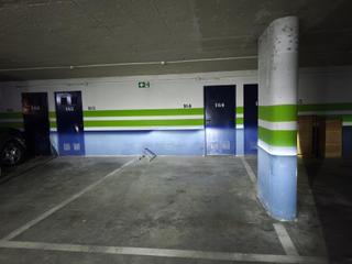 Autoparkplatz in Plaza de Toros. Plaza de garaje y trastero en edificio almería