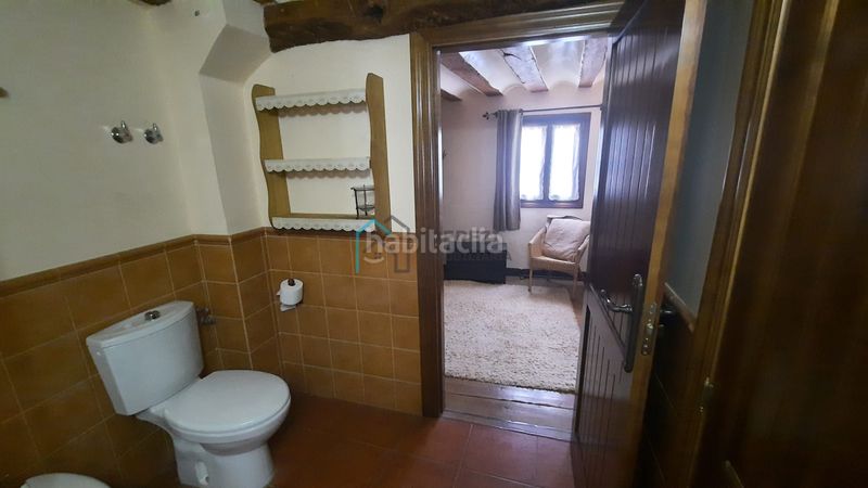 Foto 539e85b2-5b79-4f9c-8e24-20c0c71e7af7. Casa amb aparcament a Camprovín