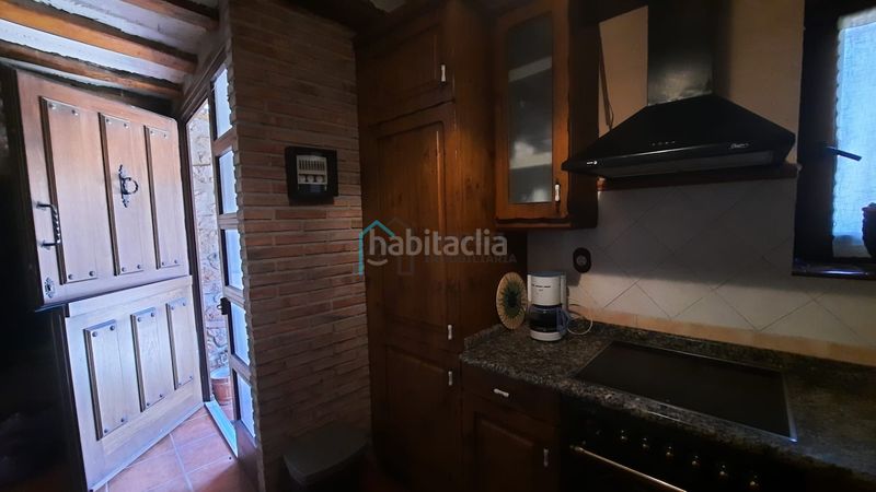 Foto 56c1e10b-f48f-417f-a731-fdbe9eb45627. Casa amb aparcament a Camprovín