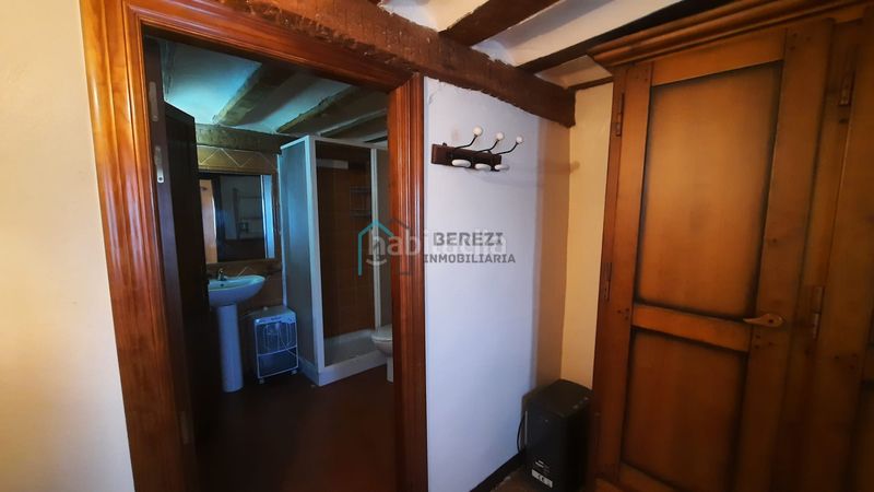 Foto 58706d8a-90aa-440c-a005-2c89f4e96dd8. Casa amb aparcament a Camprovín
