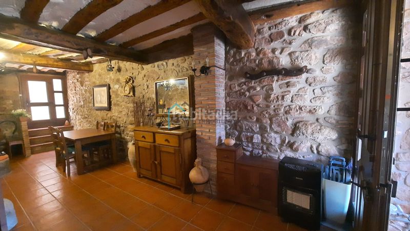Foto 5c11ed91-24e4-4968-9d27-3d422a9e7556. Casa amb aparcament a Camprovín