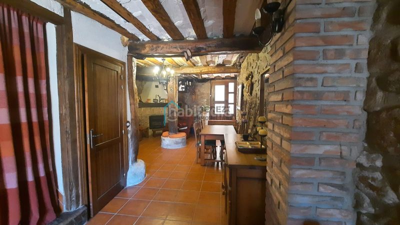Foto 61afce4a-d02e-4c69-abab-b954b5e93db7. Casa amb aparcament a Camprovín