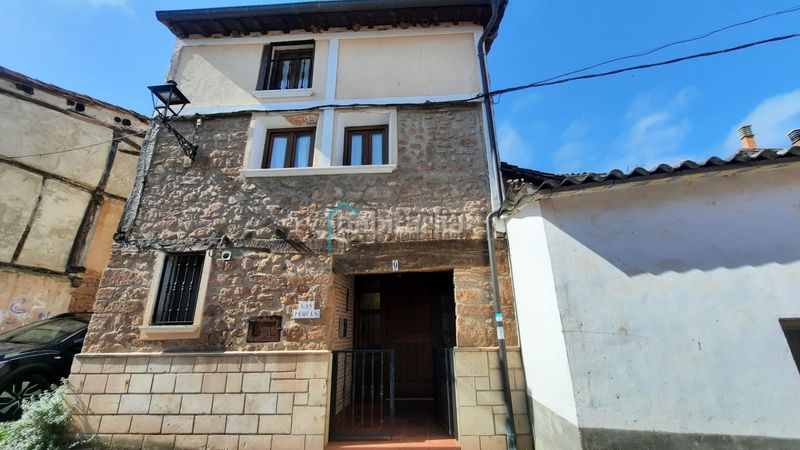 Foto 641064b5-b02f-48c8-9466-cc64dbf8ec2c. Casa amb aparcament a Camprovín