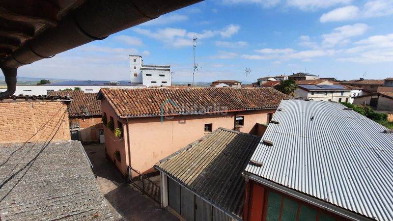 Foto 7058e970-250a-459c-843b-0e432e989d76. Casa amb aparcament a Camprovín