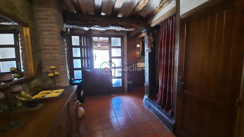 Foto 7f741c5f-6d8b-4ea3-855a-f76e650d41ae. Casa amb aparcament a Camprovín