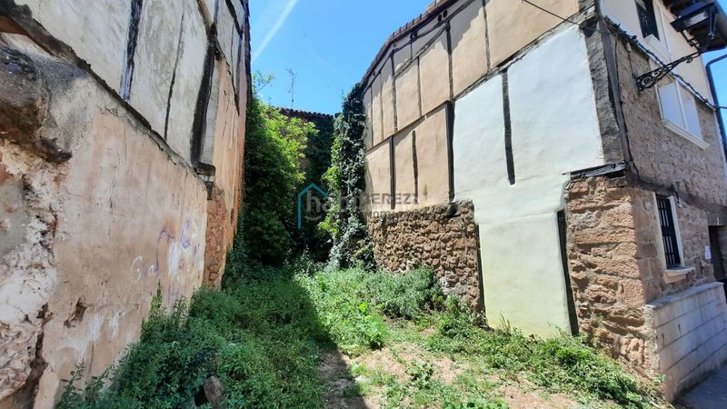 Foto a3563e68-4d43-4d45-a32b-29c6462e4be1. Casa amb aparcament a Camprovín