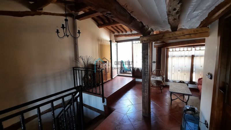 Foto a72bc1fb-c6bc-4176-ae5a-0a1a99187fe4. Casa amb aparcament a Camprovín