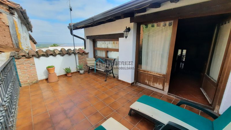 Foto afd946d7-0b8f-4e45-bf21-485dbbfadee1. Casa amb aparcament a Camprovín