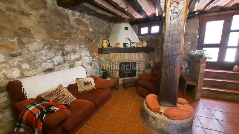 Foto b3aba42d-36a1-4492-94c7-17b629bcbe55. Casa amb aparcament a Camprovín