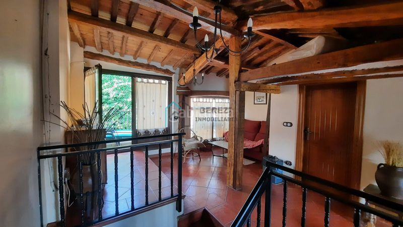 Foto b590c16a-ae0f-49e8-9126-c8dbf04ea579. Casa amb aparcament a Camprovín