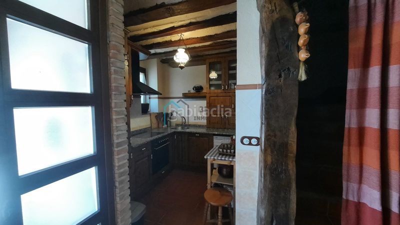 Foto cad49499-0515-4c4e-80bb-4b81efd21988. Casa amb aparcament a Camprovín