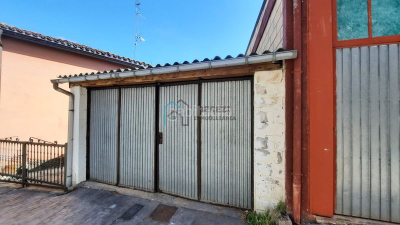 Foto e739f892-6a80-4a00-bdc8-1282dfade1fe. Casa amb aparcament a Camprovín