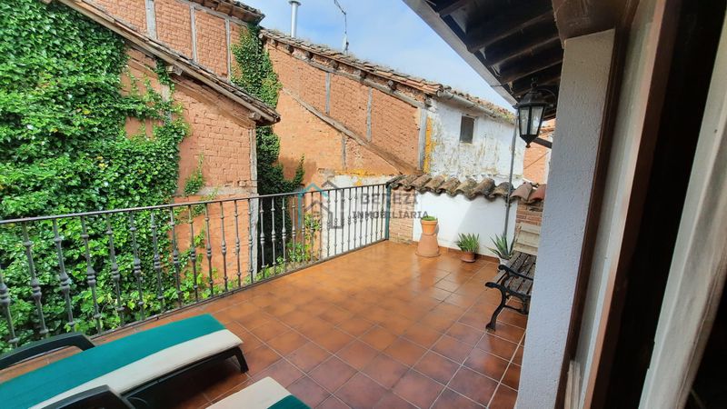 Foto f5023ae5-4065-4595-8f6f-c71e1144d6b3. Casa amb aparcament a Camprovín