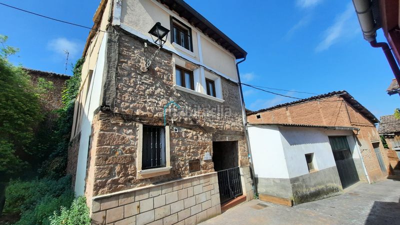 Foto fc3dc8f0-1c16-4f62-a052-84ce459bfc78. Casa amb aparcament a Camprovín