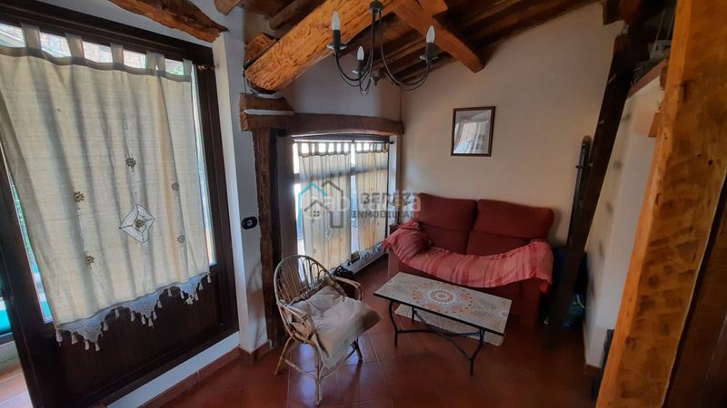Foto fceb36c8-8773-4435-bb64-d06a4a284dc4. Casa amb aparcament a Camprovín