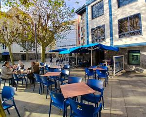 Local commercial  Prantzisko deuna atea plaza. Sumérgete en la historia de bermeo en este bar emblemático.