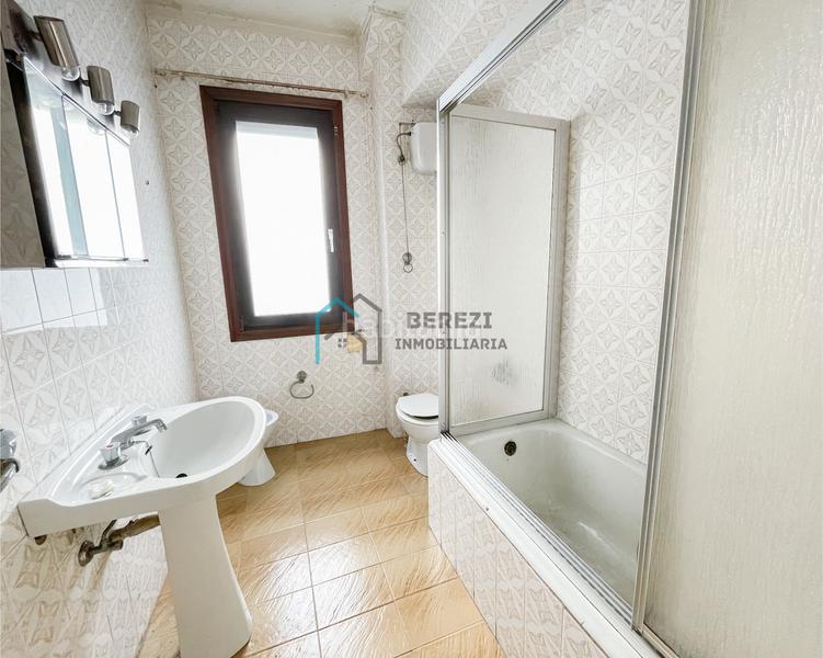 Foto 15d69f78-5e1e-4ece-a7bd-a2f252746800. Pis a Bermeo