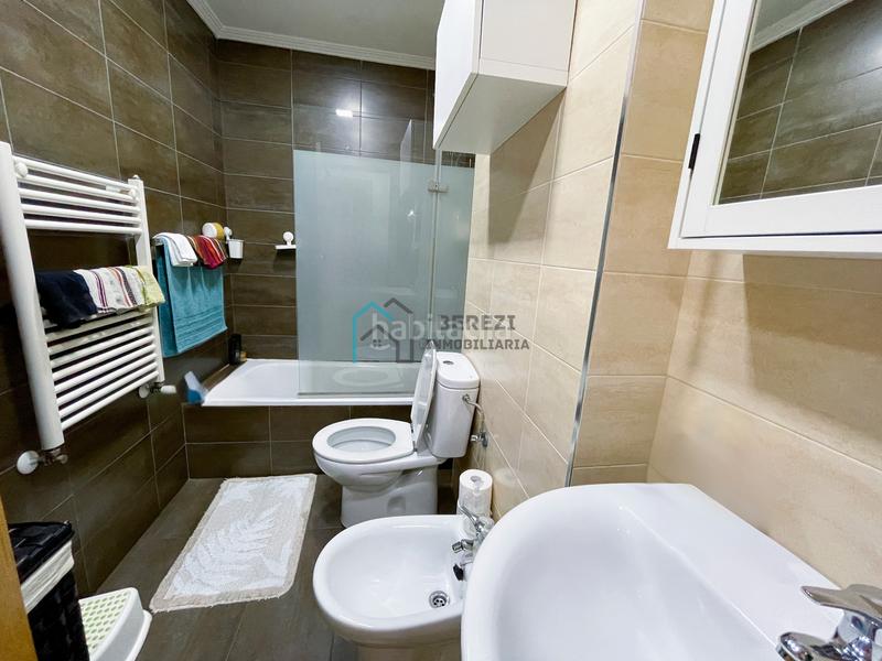 Foto 0dab2a88-7eae-4361-8175-500cc83d324b. Piso excelente piso de 98 m² con dos garajes y trastero en Bermeo