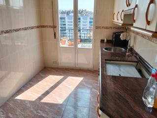 Pis  Urizar kalea. Se vende piso en zabalburu con 1002  3hab,1 baño,1 balcón, mucho