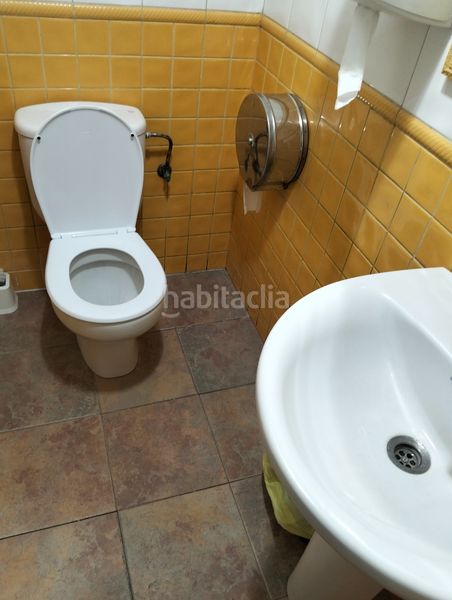Foto d5b4e60f-5912-4a41-80ce-7b7d9c6d4bd2. Local comercial amb calefacció a Centro Portugalete