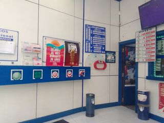Local Comercial  Venezuela plaza. Se vende loteria en centro de bilbao con licencia y engocio  inc