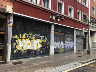 Rent Business premise  Pérez galdós kalea. Se alquiler lonja en 350m2,en calle perez de galdos, con salida