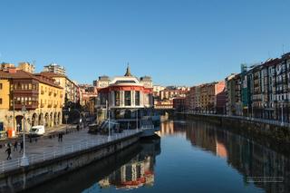 Local Comercial  Abandoibarra etorbidea. Se vende bar_restaurante en el casco viejo, por jubilación. está